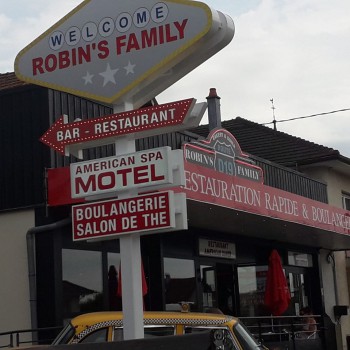 School Bus Robins Family - Imported by Goodies Collector - Deco Americaine